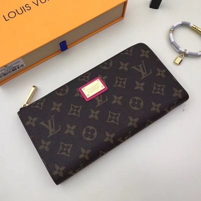 LV路易威登 M61636這款錢夾採用拉鍊開合，內部空間井井有條。Louis Vuitton 其靈感源自于 Nicolas Ghesquière 為路易威登創作的第一個系列。24個信用卡槽，1 個拉鍊硬幣袋帶有12個卡槽