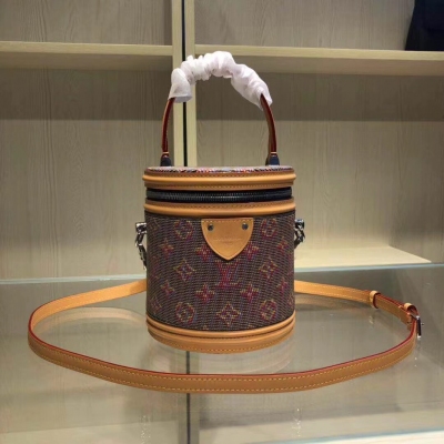 LV路易威登 原單 專櫃新款 LOUIS VUITTON CANNES M55457，超級能裝 眾多網紅同款！15*17cm