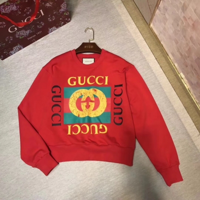 Gucci 17秋冬專櫃同步logo衛衣！原版定制十字繡小狗刺繡圖案！時髦帥氣減齡帥氣單品！原版定制落肩短款版型！ 100%純棉面料質感超贊，S.M.L