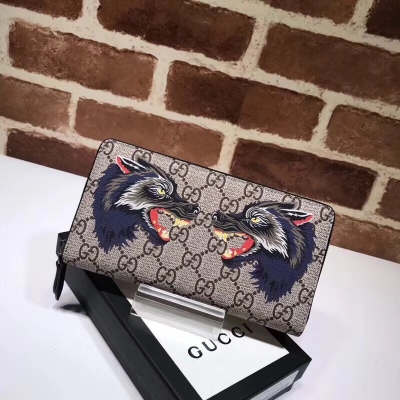 【GUCCI-古馳】全網獨家供貨 不管是用料、做工 、logo、鋼印、編碼、走線、每一個細節都將古馳的精彩內涵表現得淋漓盡致 品質保證，售後無擔憂， 原廠材料！ 實物拍攝 品質如圖可見 。型號：451273尺寸：19*1