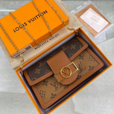 LOUIS VUITTON LV路易威登 M68746 海外特供 專櫃貨 此款 Dauphine 鏈條包以 Monogram 和 Monogram Reverse 兩式帆布的融合凝聚 Dauphine 系列的標誌性元素，再