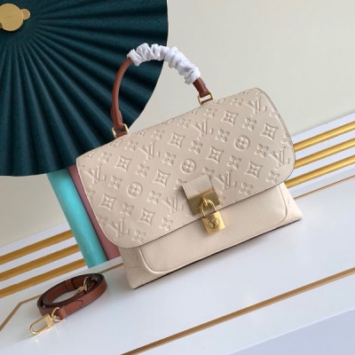 Louis Vuitton LV 路易威登 M44549奶白 44545海軍藍 44544黑 此款Marignan手袋沿襲經典信使包設計，在2019年夏季擁抱Monogram Empreinte皮革，塑造井然有序的充裕內裡