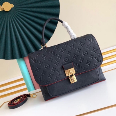 Louis Vuitton LV 路易威登 M44549奶白 44545海軍藍 44544黑 此款Marignan手袋沿襲經典信使包設計，在2019年夏季擁抱Monogram Empreinte皮革，塑造井然有序的充裕內裡