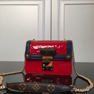 LOUIS VUITTON LV路易威登 M90516 紅色 頂級原單 Wynwood 手袋見證工藝與思維的邂逅：Monogram Vernis 漆皮碰撞 Monogram 帆布飾邊，金屬件細節追溯品牌傳統行李箱設計，恰到