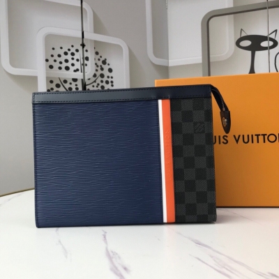 LOUIS VUITTON LV路易威登 POCHETTE VOYAGE 中號手包M56827取材經典 Epi 皮革和 Damier Graphite 帆布 通過點綴標識的條紋巧妙銜接 充裕空間及卡位造就理想旅伴 亦可收入