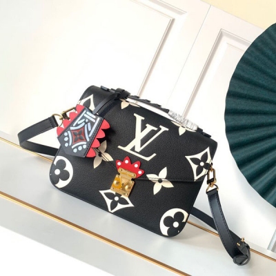 LOUIS VUITTON LV路易威登 M45384 M45385頂級原單 本款 Pochette Métis 手袋以壓紋皮革呈現超大 Monogram 印花，搭配頂部編織手柄、塗鴉風格掛飾和 S-lock 鎖扣，即刻俘