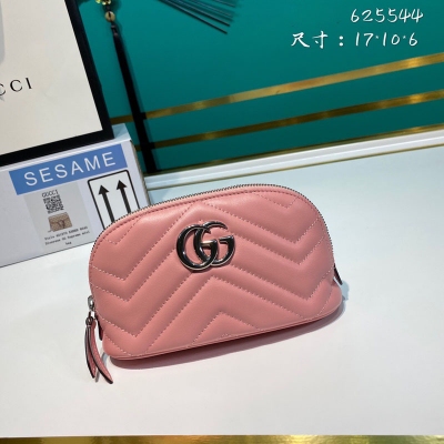 GUCCI古馳 新款。市場頂級獨家控貨，專櫃品質 採用進口牛皮，原廠五金！精緻做工。獨家實物拍照品質如圖可見。款號: 625544。尺寸：寬17*高10*側寬6。顏色：櫻花粉色