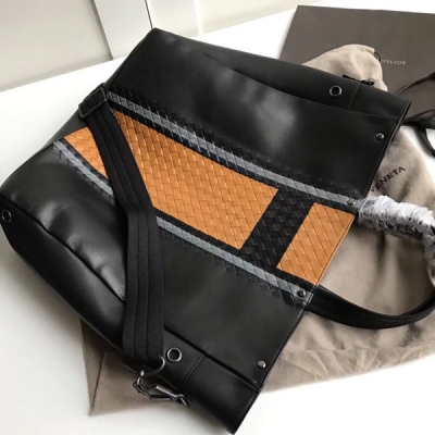 BOTTEGA VENETA BV 505887男士手提購物袋 原廠正品胎牛皮 純手工編織 絲印純手工繪畫個性章顯非常有獨立感 男士潮款實用至上 尺寸40X39X10cm