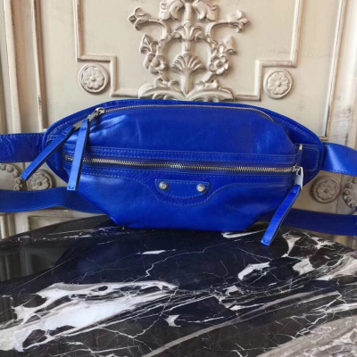 Balenciaga巴黎世家 專櫃同步更新 機車型胸包腰包 爆裂紋小牛皮材質 前面拉鍊口袋 簡約兩用包 可做胸包或者腰包 簡單輕便 尺寸36*15*15.5