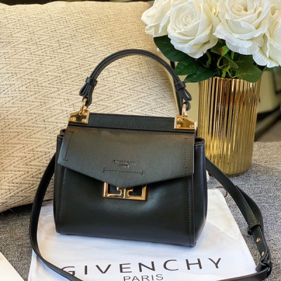 GIVENCHY紀梵希新品純原 Givenchy Mini Mystic 2020春夏最新款 中國限定包包 正品購入開發 可手提，肩背，斜挎，比較實用哦 獨家小牛皮製作，造型獨特，品質上乘，是包屆的高顏值高格調公主！款號：