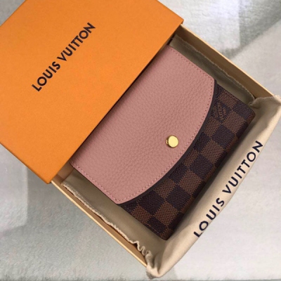 LV LOUIS VUITTON 路易威登 N60043 特別介紹 海外特供（專櫃貨）完美糅合功能性與簡約風格，這款小型版本的錢包設有一系列方便功能，設計精巧，弧形袋蓋以皮革製作，綴以滑面皮革鑲邊，將經典帆布襯托得更活潑迷