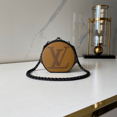 LV LOUIS VUITTON 路易威登 M45280 BOURSICOT BC 手袋！Boursicot Bo?te Chapeau 手袋演繹 Nicolas Ghesquière 為 2020 春夏系列抒寫的袖珍主題