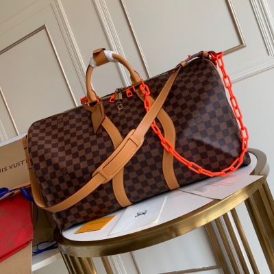 LOUIS VUITTON LV 路易威登 M44474 咖啡格 頂級原單 KEEPALL 50 旅行袋（配肩帶）男裝藝術總監Virgil Abloh以新穎的設計概念為品牌鍾愛的KEEPALL 50旅行袋注入清新氣息，經典