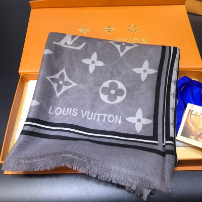 LV LOUIS VUITTON 路易威登 圍巾 專櫃品質爆款 火爆開啟！LV全新設計羊絨款！噴繪工藝，經典高檔奢華頂級羊絨手感柔軟細膩 110x200cm 100%羊絨