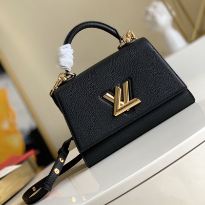 LOUIS VUITTON LV路易威登 M57090 Twist One Handle 手袋 於2020 冬季推出 Twist One Handle 手袋，以 Taurillon 皮革勾勒挺括構型，融入 1988 年初次