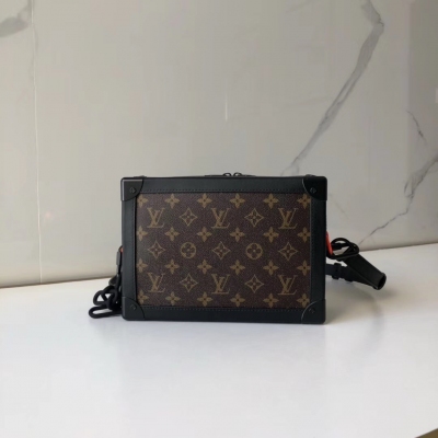 LOUIS VUITTON LV 路易威登 M44478 專櫃最新限量款 Virgil Abhol 系列全新撞色理念配件橘色很亮眼！軟箱包很搶手，迷粉們都在搶佔時尚的先鋒都想要一個VIrgil的軟箱 入手就感覺到了各種好，