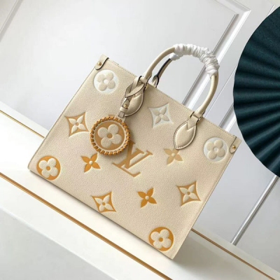 LOUIS VUITTON LV 路易威登 M45717 M45595 全皮 媽咪袋系列By The Pool 膠囊系列 OnTheGo 中號 Tote 包取材 Monogram Empreinte 皮革，為 Monogr