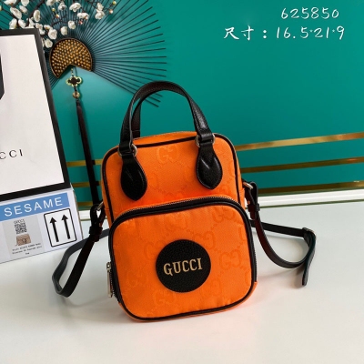 GUCCI古馳 新款。市場頂級獨家控貨，專櫃品質 採用進口牛皮，原廠五金！精緻做工。獨家實物拍照品質如圖可見。款號: 625850。尺寸：寬16.5*高21*側寬9。