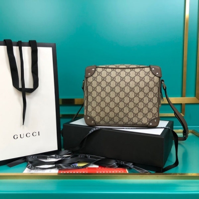 GUCCI古馳 新款。市場頂級獨家控貨，專櫃品質 採用進口牛皮，原廠五金！精緻做工。獨家實物拍照品質如圖可見。款號: 626363。尺寸：寬23*高19*側寬10。顏色：PVC/啡