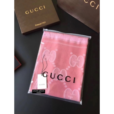 GUCCI古馳圍巾 GG最新品外貿公司訂單的貨包掉啦支持一萬個比對代購.輔料吊牌全部配套齊全.這樣的好機會當年應季爆款下來的硬貨機會真的很難得我自留每色5條.因為美爆.這應該是2020年最火的單品了.面料客供.採用紐西蘭