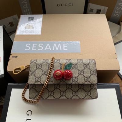 GUCCI古馳 原廠皮 Gucci481291義大利創作．櫻桃鑲嵌晶體絕對撩動心弦少女．甜美時尚百搭！尺寸：16.5*10*4.5cm 配原廠包裝