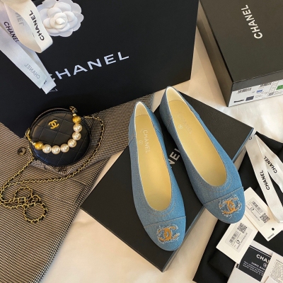 Chanel香奈兒 2020ss牛仔布芭蕾平底鞋，貿易公司訂單，經典不能再經典的款式了，新出的牛仔布設計，尤為小清新休閒，給人一種春天來臨的感覺，搭配碎花裙或者牛仔褲都很好看。這款種混?羊皮，手感超舒服，猶如嬰兒肌膚一般