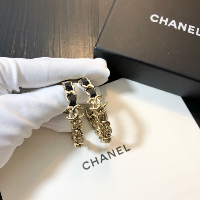 CHANEL香奈兒 小香耳釘春夏新品 正品黃銅底材搭配各種日常和約會造型，隨性又經典美美小仙女推薦自留