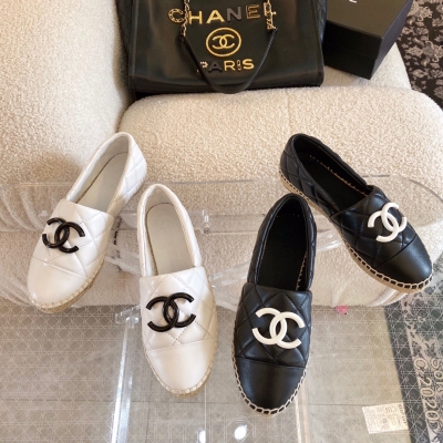 CHANEL香奈兒 2021春夏新款款漁夫鞋匠心出貨 頂級代購版本 萬年經典不敗的款式 ，搭配當下最流行的配色和五金。街拍網紅明星最愛！既百搭又時尚。頂級牛皮菱格，羊皮墊腳，原版生膠草編大底，碼數35-40