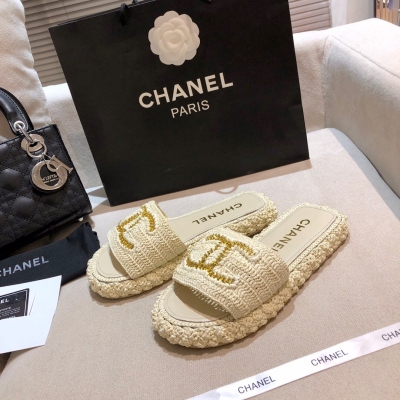 CHANEL香奈兒 春夏新款編織拖鞋 頂級品質！悠然閒適的魅力，閉眼入系列！鞋面採用進口拉菲草全手工編織，十分舒適！水染羊皮內裡墊腳，碼數35-40（40訂做）