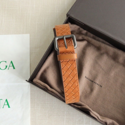 BOTTEGA VENETA BV皮帶 新款男士商务休闲窄版腰带 意大利雾面小牛皮纯手工编织 搭配磨砂枪色扣头纯铜磨砂皮带孔 宽度3.5CM 颜色:棕色