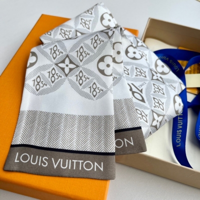 LOUIS VUITTON LV路易威登 真絲雙層小飄帶雙面佩戴 Tribute To 真絲束髮帶將 Alma、Speedy、Bo?te Chapeau 和 Dauphine 手袋等經典設計圖案呈於舞