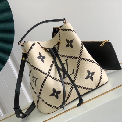 LOUIS VUITTON LV 路易威登 M46023 M56888本款 NéoNoé 水桶包取材柔軟 Monogram Empreinte 皮革，以印花、壓紋和刺繡呈現別致圖案，致敬品牌硬箱絎縫內