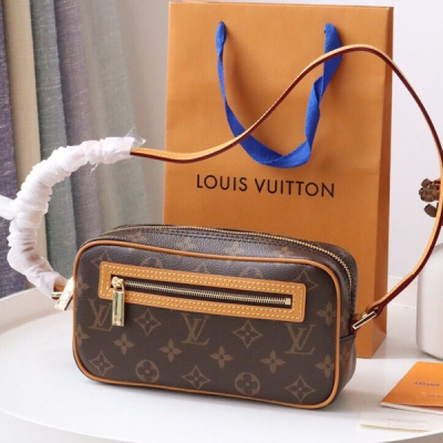 LOUIS VUITTON LV 路易威登 M51183 中古小號 開口笑LvVintage中古款老花 開口笑腋下包，容量很棒出門使用率很高喔!款式簡約百搭款包身硬挺 肩帶長度才是最棒不會卡在腋下超級