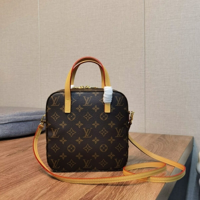 LOUIS VUITTON LV 路易威登 M47500 Nano Noé化妝手提單肩包，便當包到貨，原廠老花面料配搭漸變樹膏皮。LV最為經典的配搭，這次以迷你袋型推出，又要俘獲無數少女芳心，細節完美