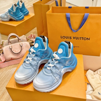 LOUIS VUITTON LV路易威登 2021春夏最新漸變色系列系老爹鞋 最頂級版本，超美超贊的配色，限量版，市面最正的版型，細節完全對版，原版各種皮面/真絲布面料複雜拼接，工藝繁雜，原版私模正版