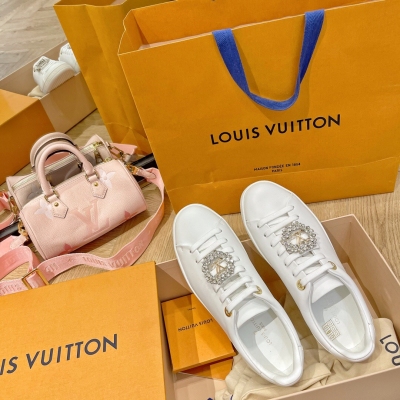 LOUIS VUITTON LV路易威登 新款小白鞋系列 頂級品質！少女心爆棚，活力滿滿！鞋面進口絲綢小牛皮，內裡墊腳原版牛皮，原版tpu大底，碼數35-41（40/41定制）