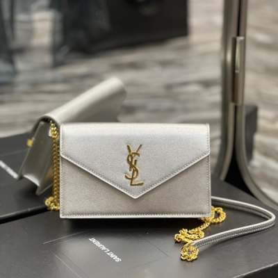 Yves Saint Laurent YSL 聖羅蘭 WOC 19cm 新顏色 woc小號信封包來襲，說到信封包，Y家的這一隻一定必須要擁有名字！整包採用義大利牛皮製作，版型立體，手感舒適！可拆卸的肩帶設計豐富了包包的多用性，肩帶拆掉可直接