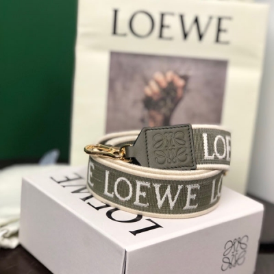 Loewe羅意威 牛油果綠 Anagram 提花雙面刺繡肩帶 提升幸福感，高顏值 給你的愛包換個新面貌~nice 肩帶長度：1050-40mm（調節長度）