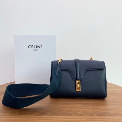 Celine TEEN SOFT16 2021下一個真香系列“ 去除手腕後增添年輕與時尚感、很有Hedi叛逆街頭風、即結合前代celine簡約冷淡風又有休閒減齡、大膽展現獨立的特性、法式浪漫的高級！裡外全牛皮、斜挎和肩背 旋轉鎖扣開合 2個