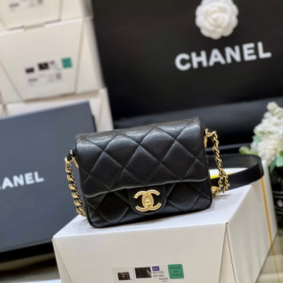 Chanel香奈兒 2022A 高級手工坊系列 金幣鏈條包 小香幸運金幣包一直都是搶爆的款式，專櫃真的超級難買 一個包就有八枚幸運金幣，上身絕對酷爆，自重也不重哦！經典CF版型無需介紹 還是最最貼心的荔枝牛皮！3368 小號方胖子尺寸17*