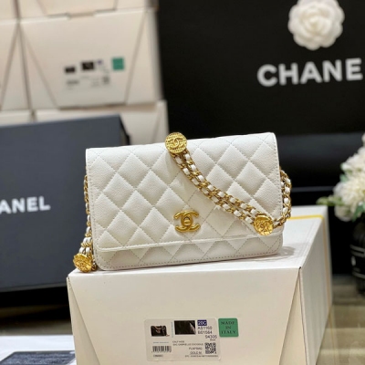 Chanel香奈兒 2022A 高級手工坊系列 金幣WOC鏈條包 小香幸運金幣包一直都是搶爆的款式，專櫃真的超級難買 一個包就有六枚幸運金幣，上身絕對酷爆，自重也不重哦！經典WOC版型無需介紹 還是最最貼心的荔枝牛皮！尺寸19*12*3.5