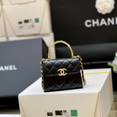 Chanel香奈兒 2022b 秋冬新款預告系列 本季最火最火的迷你Kelly琺瑯小廢包 22b店裡的大爆款，非常經典 真的非常難買，代購都要溢價！實物真的超級超級好看，一定要買 小廢包現在都特別火，裝可愛和放卡片，口紅鑰匙都夠的，手提斜挎