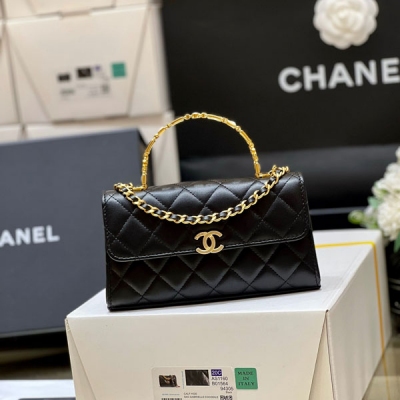 Chanel香奈兒 2022b 秋冬新款預告系列 本季最火最火的Kelly琺瑯手柄包 22b店裡的大爆款，非常經典 真的非常難買，代購都要溢價！實物真的超級超級好看，一定要買 橫款超大容量，可以放兩個手機！手提斜挎都可以 獨家原廠正品方框小