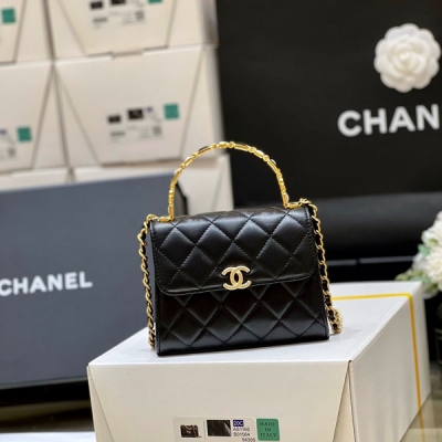 Chanel香奈兒 2022b 秋冬新款預告系列 本季最火最火的Kelly琺瑯手柄包 22b店裡的大爆款，非常經典 真的非常難買，代購都要溢價！實物真的超級超級好看，一定要買 除了放不下手機，其他小東西都可以！手提斜挎都可以 獨家原廠正品方