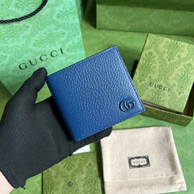 GUCCI古馳 正品開模製作，對版規格、對版內裡做法，市場獨家，圖案已成為品牌標誌之一，採用進口牛皮，簡單大氣，超大容量，非常實用，可拆卸義大利皮制腕帶！內裡側面底部均頂級牛皮製作而成。型號：428726。尺寸：10.5*9.5cm。顏色：