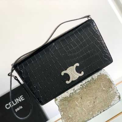 Celine 冬季新品 TRAPEZE TRIOMPHE亮澤牛皮革手袋 2023s全新設計兩用腋下包 這個復古調凱旋門真是磕在心上 超美 包型硬挺 輪廓感十足 質感滿分 日常又百搭 可肩背亦可當手包使用 牛皮壓紋，羊皮革襯裡，肩背或手提，按