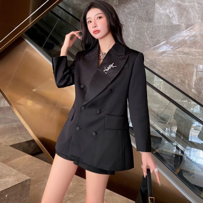 Yves Saint Laurent YSL 聖羅蘭 2022/fw 雙排扣翻領西裝性感的經典公式了 版型好到爆！三維立體剪裁突出肩部臀部線條比濾鏡都能拯救平板身材 進口TR西裝面料質感十足 SML