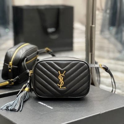 Yves Saint Laurent YSL 聖羅蘭 爆款腰包回貨啦！杏色金扣 專櫃最新同步LOU BELT BAG，可調節式腰包，只有一個尺寸哦，長度調節範圍為65-110cm！百分百小牛皮，一個內袋，三個卡槽，一個拉鍊外袋！他不僅僅是腰