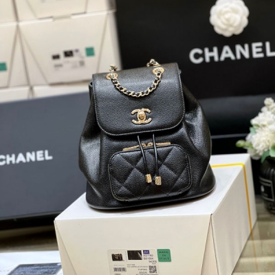 Chanel香奈兒 2022b 秋冬新款預告系列 本季特別火的經典雙肩小背包 22b店裡的大爆款，非常經典 小香的雙背包都是很難買的！實物超級好看，也很實用！還是貼心的荔枝牛皮！上身非常好搭配 獨家原廠正品haas荔枝牛皮 編號AS3530