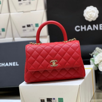 Chanel香奈兒 coco handle 2023P新版本 新版本是包邊的哦，內裡也是皮 獨家原廠正品haas荔枝皮 24k鍍厚金香檳色五金 coco一直是我家的冠軍款之一 皮料五金都是原廠，超級推薦，真心沒區別 92990 尺寸23cm